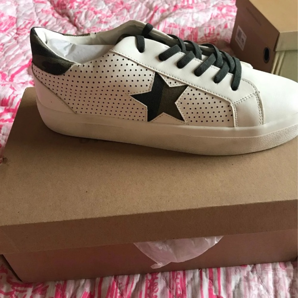 Steve Madden Star Sneakers